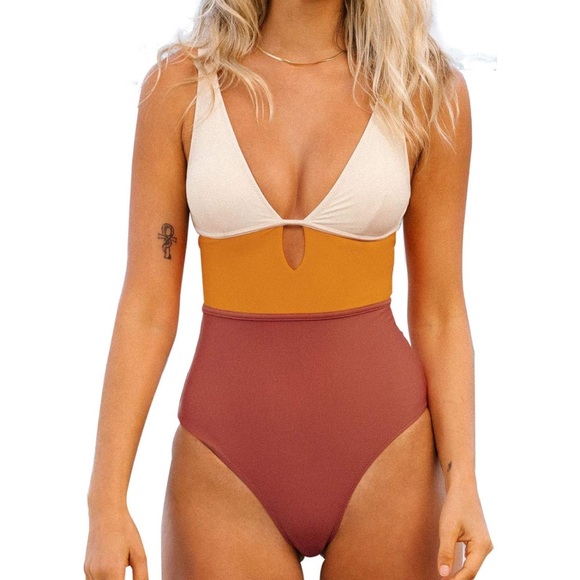 CUPSHE Women's One Piece Swimsuit Color Block Keyhole Cutout Bathing Suit - Picture 1 of 5
